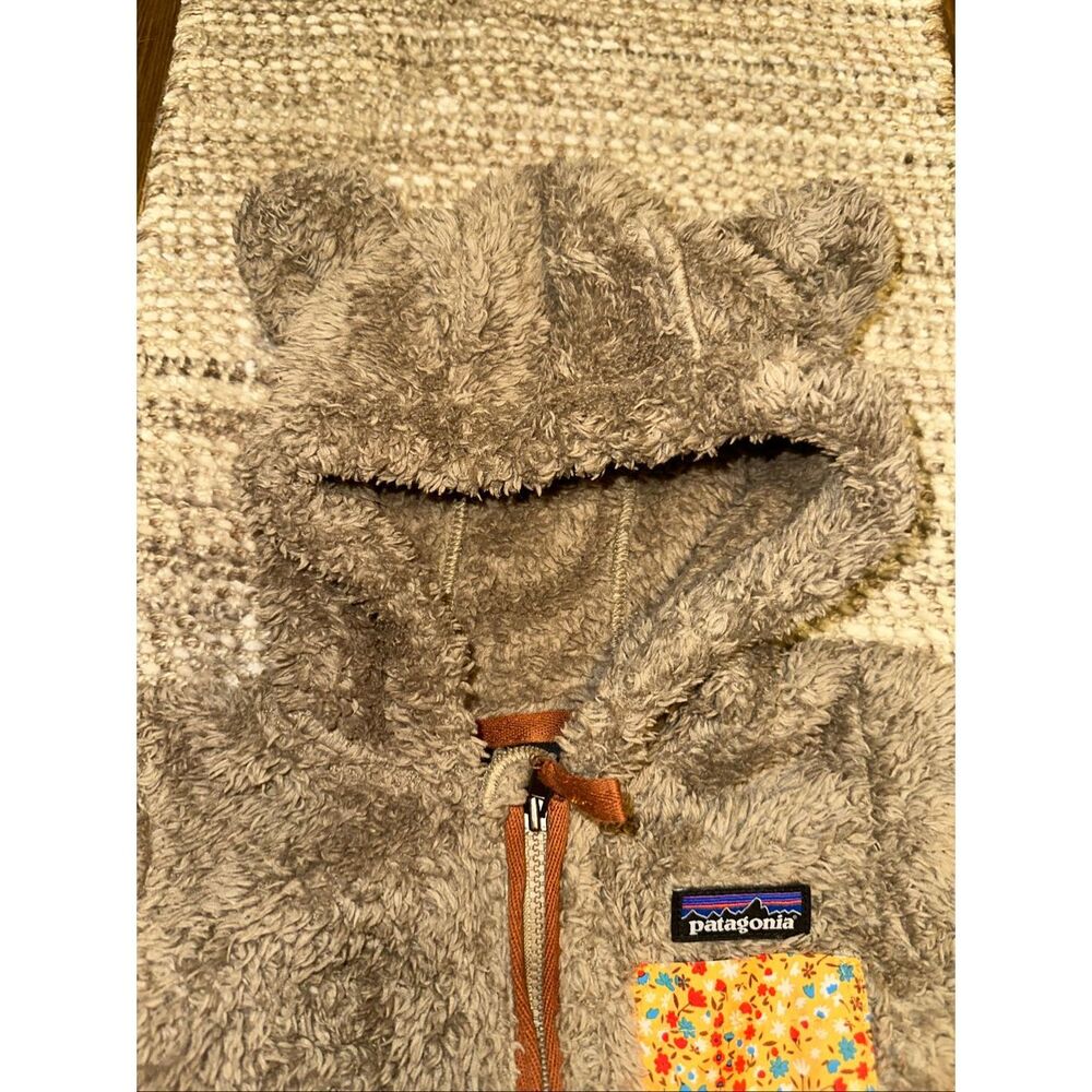 Patagonia Baby Furry Friends Furry Bunting Lichen tan 0-3 months Unisex - Picture 3 of 6